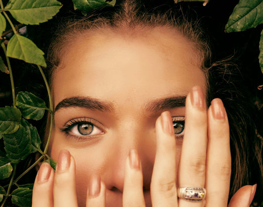 How To Put In Contact Lenses With Long Nails